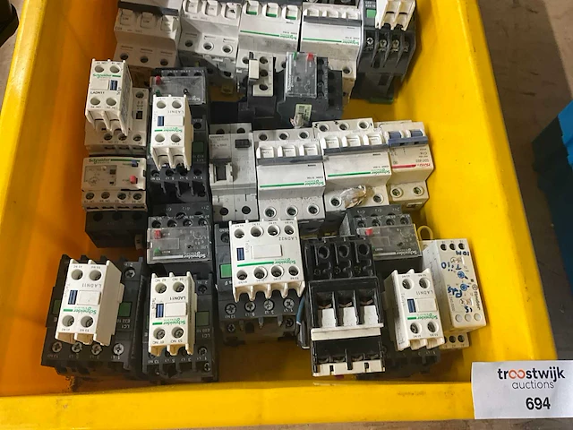Partij elektra toebehoren - afbeelding 2 van  4