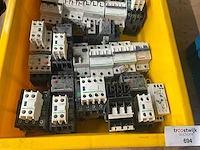 Partij elektra toebehoren - afbeelding 2 van  4