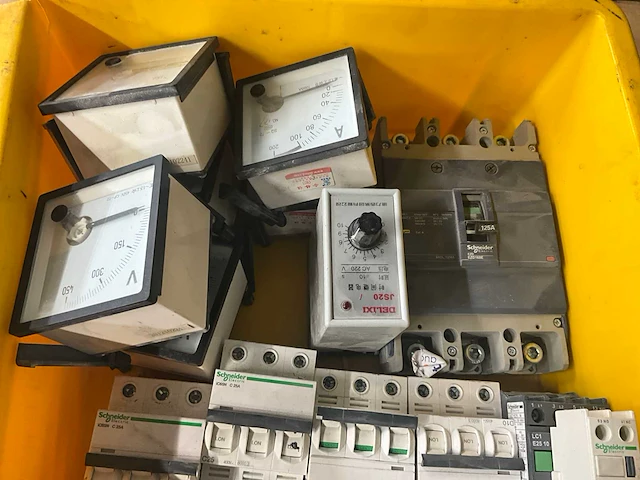 Partij elektra toebehoren - afbeelding 3 van  4
