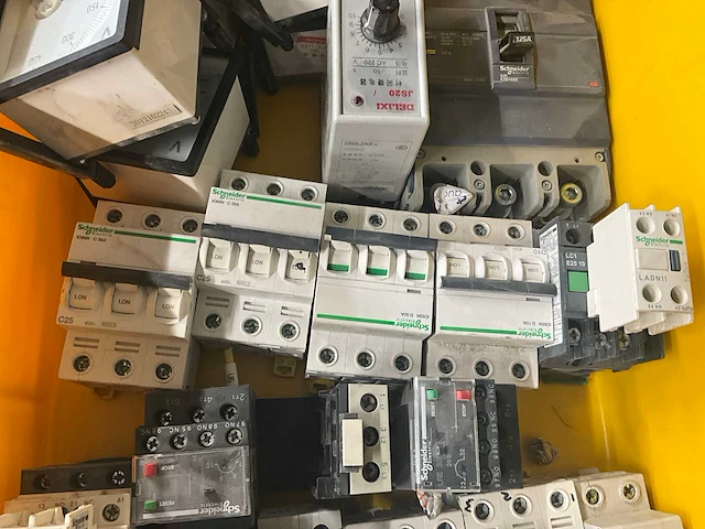 Partij elektra toebehoren - afbeelding 4 van  4