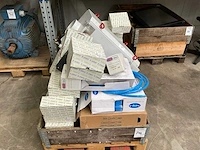 Partij elektra toebehoren - afbeelding 1 van  4