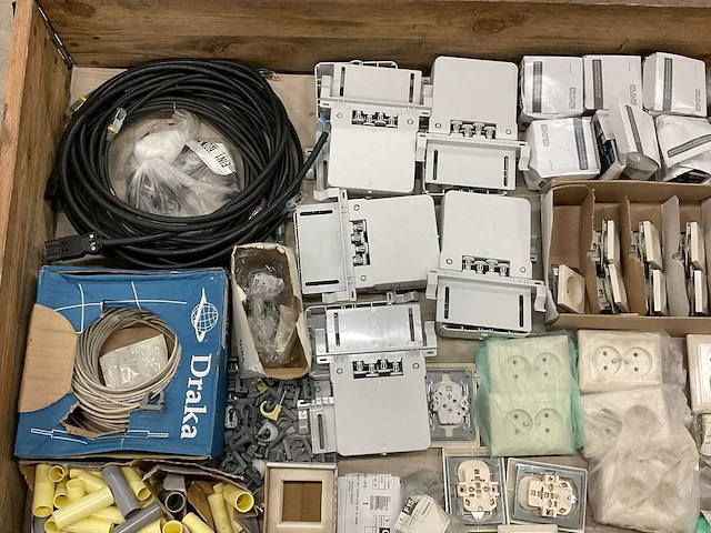 Partij elektra toebehoren - afbeelding 5 van  5