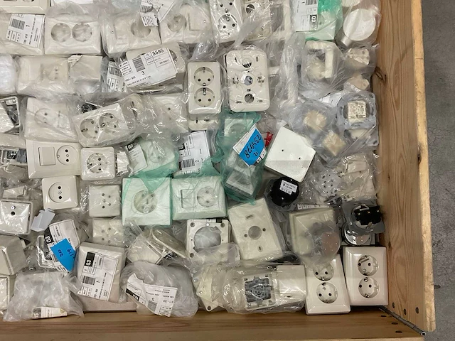 Partij elektra toebehoren - afbeelding 5 van  5