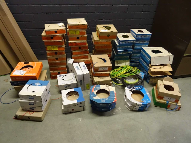 Partij elektrakabel, circa 75 rollen - afbeelding 1 van  6
