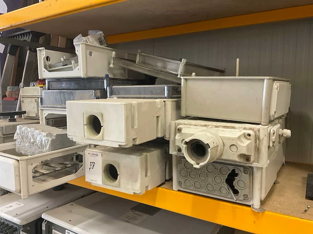 Partij elektrakasten - afbeelding 1 van  2
