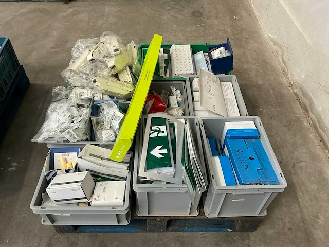 Partij elektramaterialen - afbeelding 3 van  10