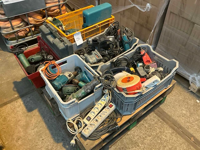 Partij elektrisch handgereedschap - afbeelding 1 van  9