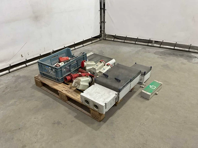 Partij elektrische materialen - afbeelding 2 van  8
