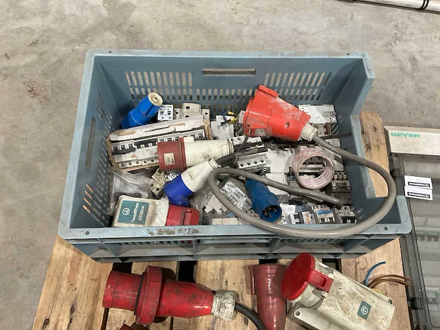 Partij elektrische materialen - afbeelding 4 van  8