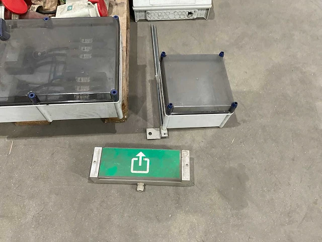 Partij elektrische materialen - afbeelding 8 van  8