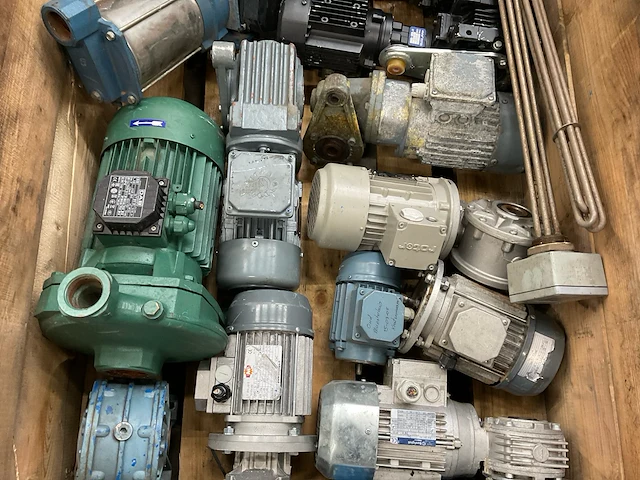 Partij elektromotor en vertragingskasten - afbeelding 3 van  4