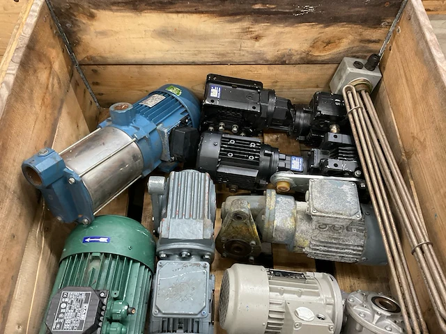 Partij elektromotor en vertragingskasten - afbeelding 4 van  4