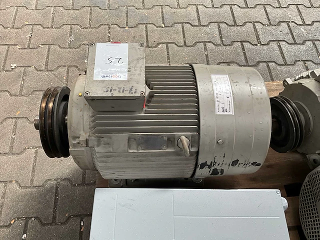 Partij elektromotor met frequentieregelaar - afbeelding 5 van  12