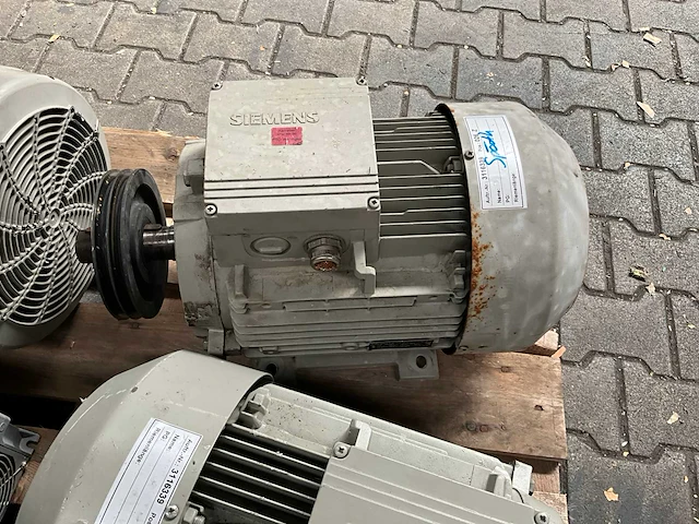 Partij elektromotor met frequentieregelaar - afbeelding 7 van  12