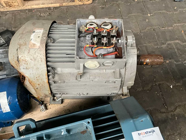 Partij elektromotor - afbeelding 2 van  10