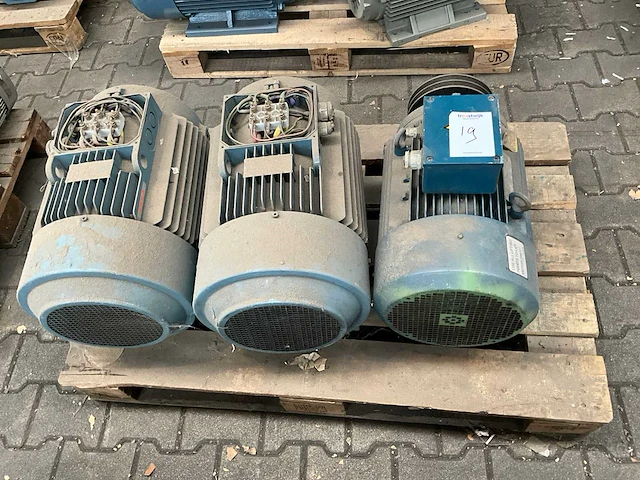 Partij elektromotor - afbeelding 1 van  7