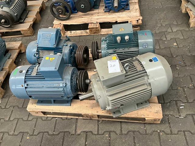 Partij elektromotor - afbeelding 1 van  9