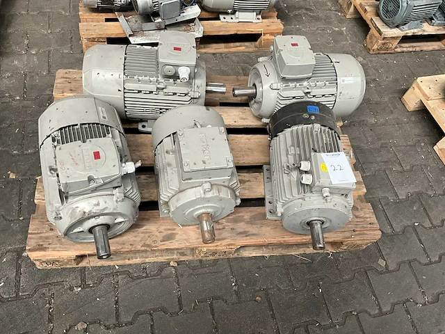 Partij elektromotor - afbeelding 1 van  11