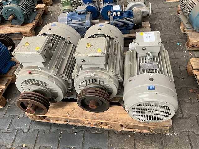 Partij elektromotor - afbeelding 1 van  7