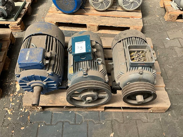 Partij elektromotor - afbeelding 1 van  6