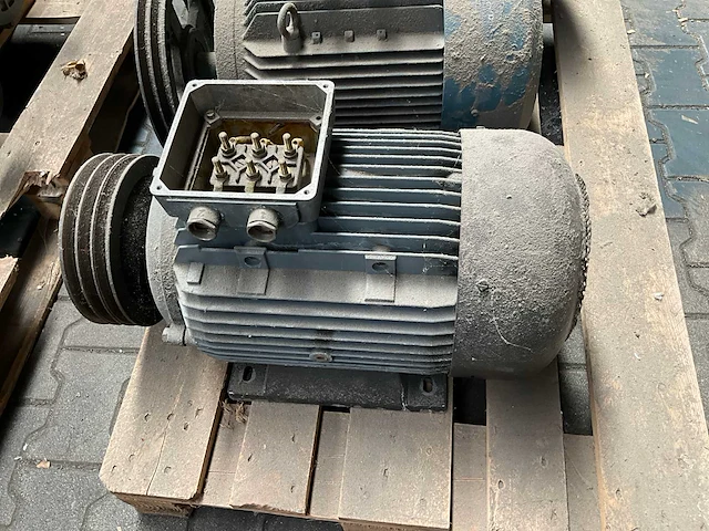 Partij elektromotor - afbeelding 2 van  6