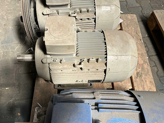 Partij elektromotor - afbeelding 5 van  8