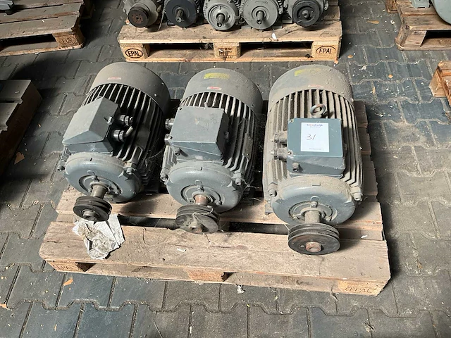 Partij elektromotor - afbeelding 1 van  7