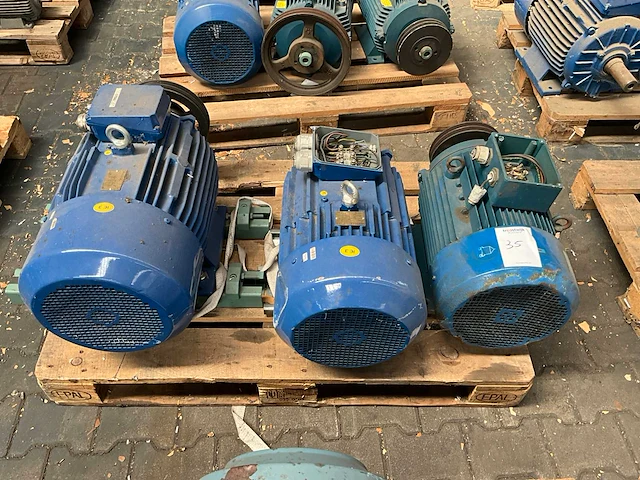 Partij elektromotor - afbeelding 1 van  7