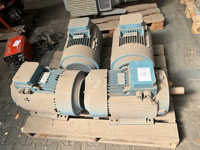 Partij elektromotor - afbeelding 1 van  9