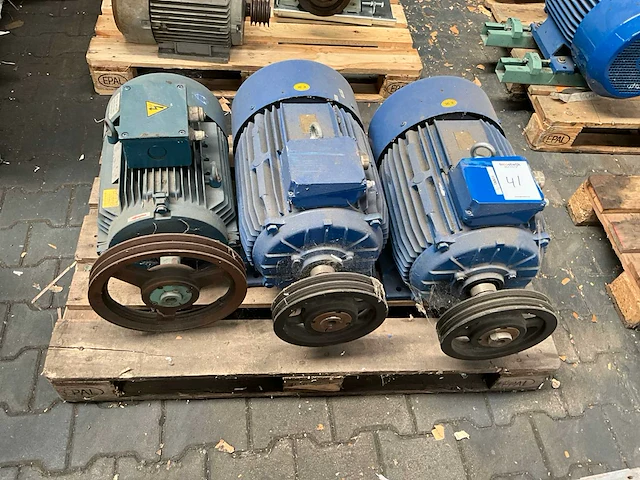 Partij elektromotor - afbeelding 1 van  7