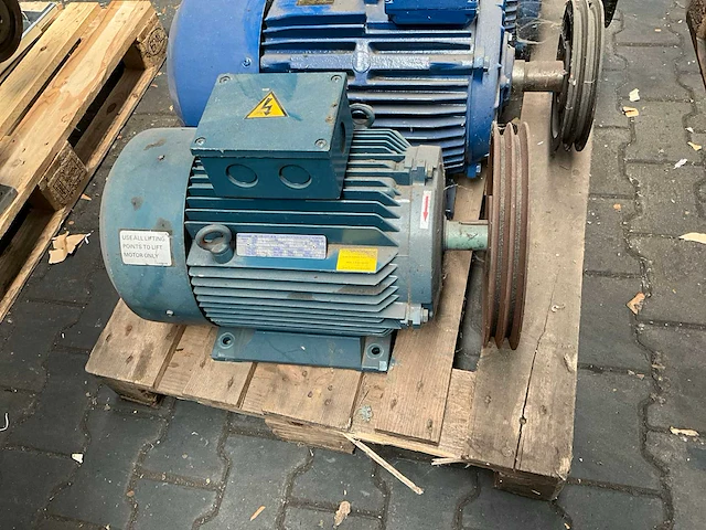 Partij elektromotor - afbeelding 2 van  7