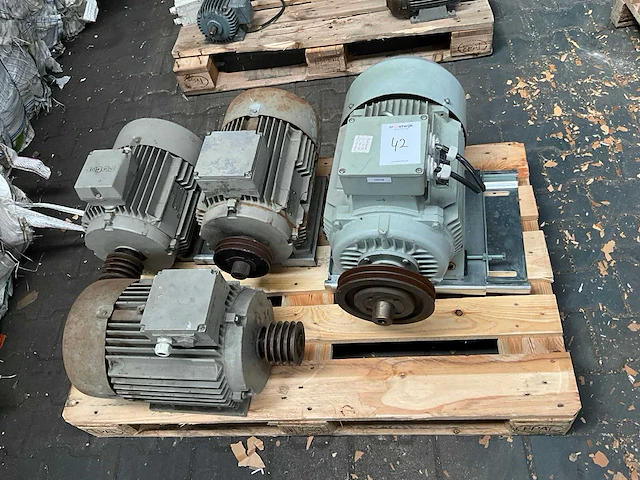 Partij elektromotor - afbeelding 1 van  9