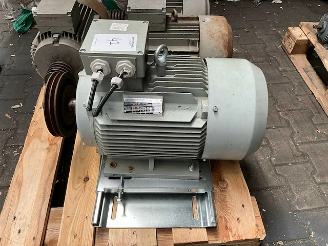 Partij elektromotor - afbeelding 2 van  9