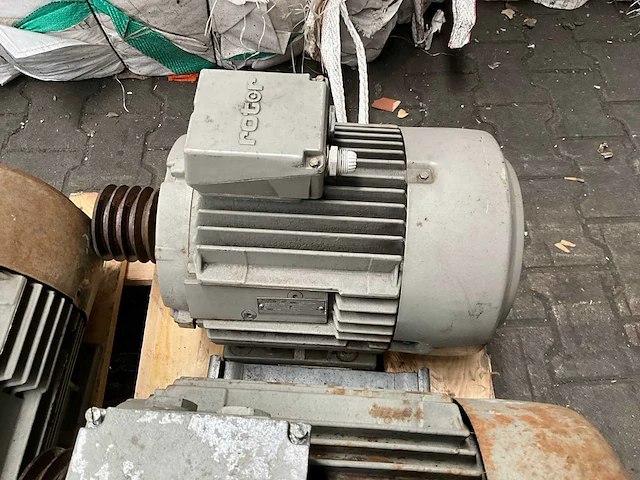 Partij elektromotor - afbeelding 6 van  9