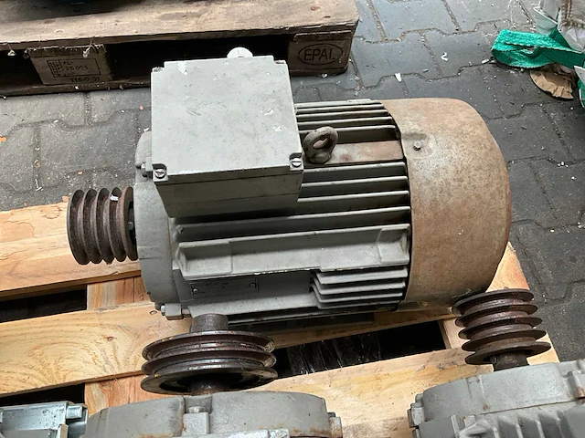 Partij elektromotor - afbeelding 8 van  9