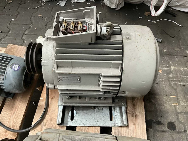 Partij elektromotor - afbeelding 4 van  9