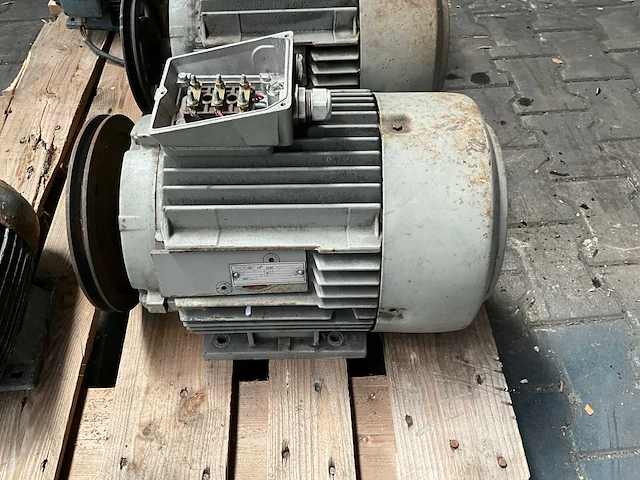 Partij elektromotor - afbeelding 8 van  9