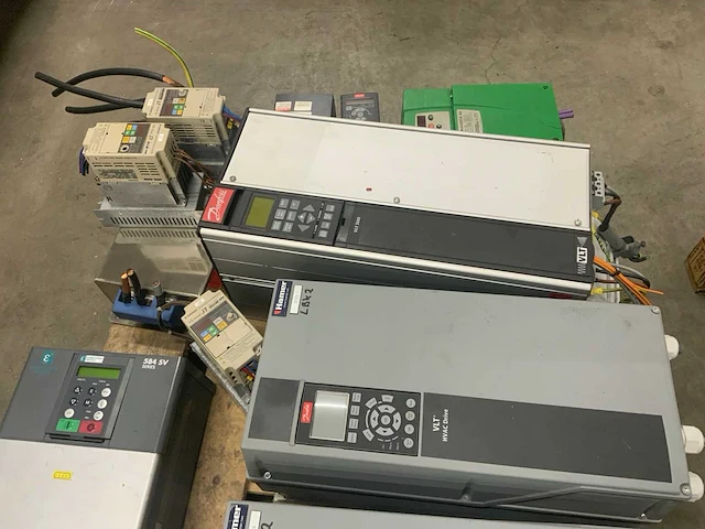 Partij elektromotoren en onderdelen o.a. abb en danfoss. - afbeelding 3 van  28