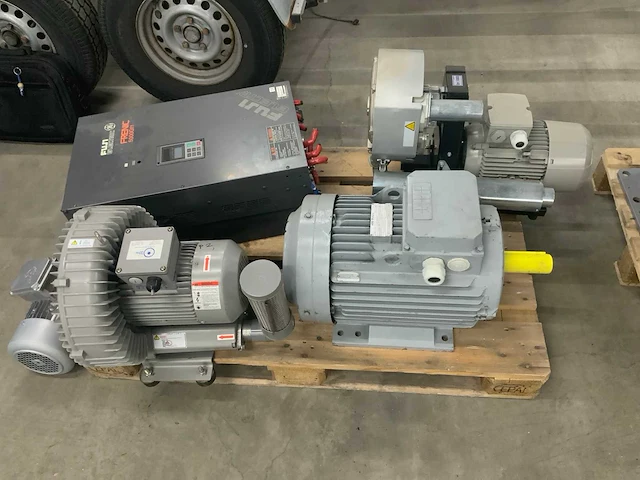 Partij elektromotoren en onderdelen o.a. abb en danfoss. - afbeelding 12 van  28
