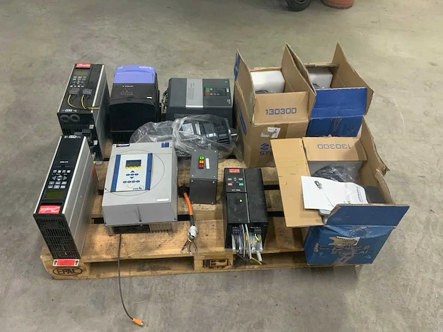 Partij elektromotoren en onderdelen o.a. abb en danfoss. - afbeelding 22 van  28