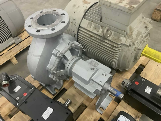 Partij elektromotoren en pomp onderdelen o.a. rotor, ksb en instromet - afbeelding 3 van  34