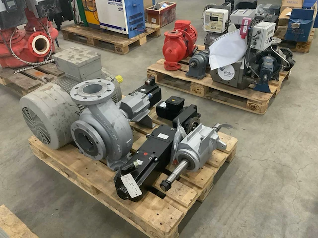 Partij elektromotoren en pomp onderdelen o.a. rotor, ksb en instromet - afbeelding 1 van  34