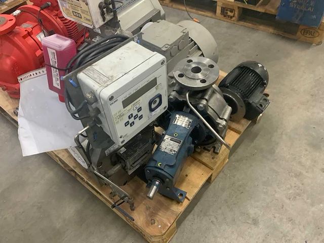 Partij elektromotoren en pomp onderdelen o.a. rotor, ksb en instromet - afbeelding 20 van  34