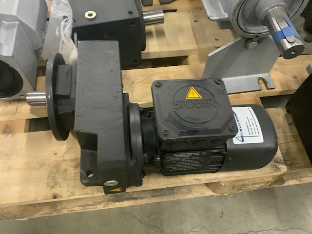 Partij elektromotoren en pomp onderdelen o.a. rotor, ksb en instromet - afbeelding 33 van  34