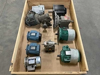 Partij elektromotoren en toebehoren - afbeelding 1 van  12