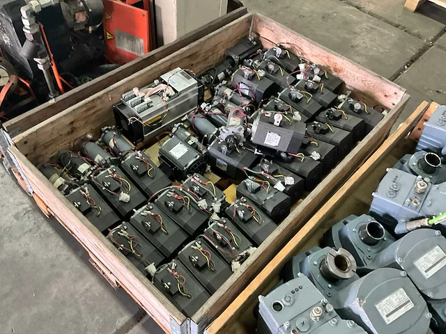 Partij elektromotoren - afbeelding 1 van  6