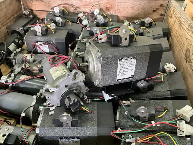 Partij elektromotoren - afbeelding 2 van  6
