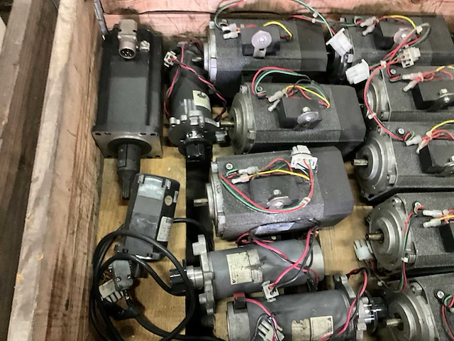 Partij elektromotoren - afbeelding 6 van  6