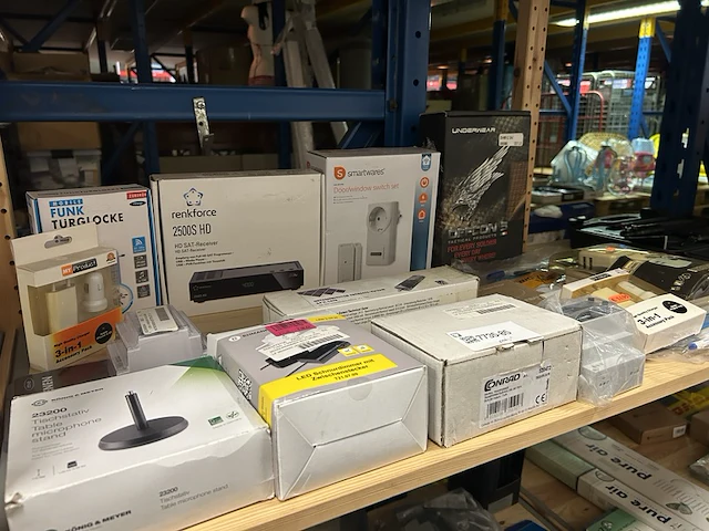 Partij elektronica en accessoires w.o. laders w.o. conrad, renkforce - afbeelding 1 van  11