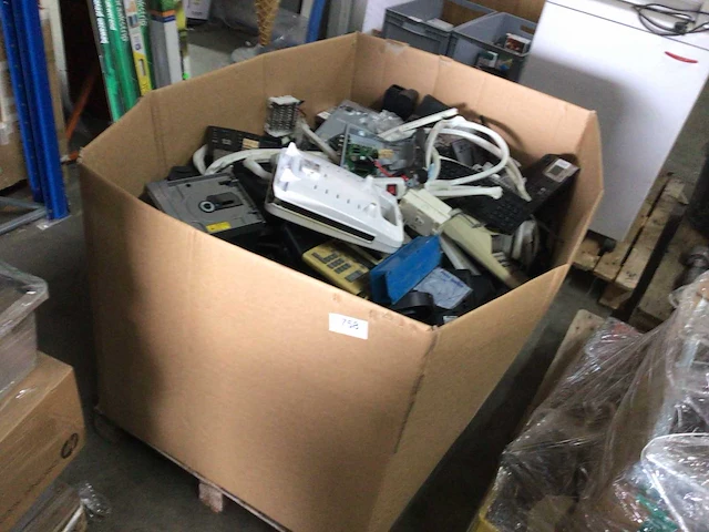 Partij elektronica scrap - afbeelding 1 van  2